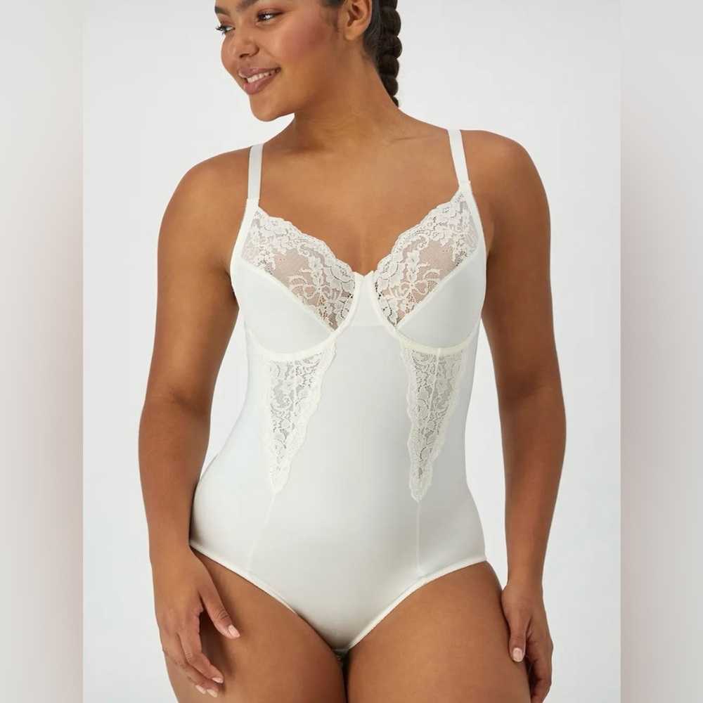 Maidenform Ultra-Firm Body Shaper with Built-In Underwire Bra